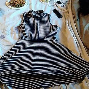 Turtle neck stripped sleeveless dress